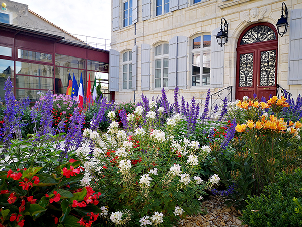 Mairie fleurie de Barbezieux-Saint-Hilaire