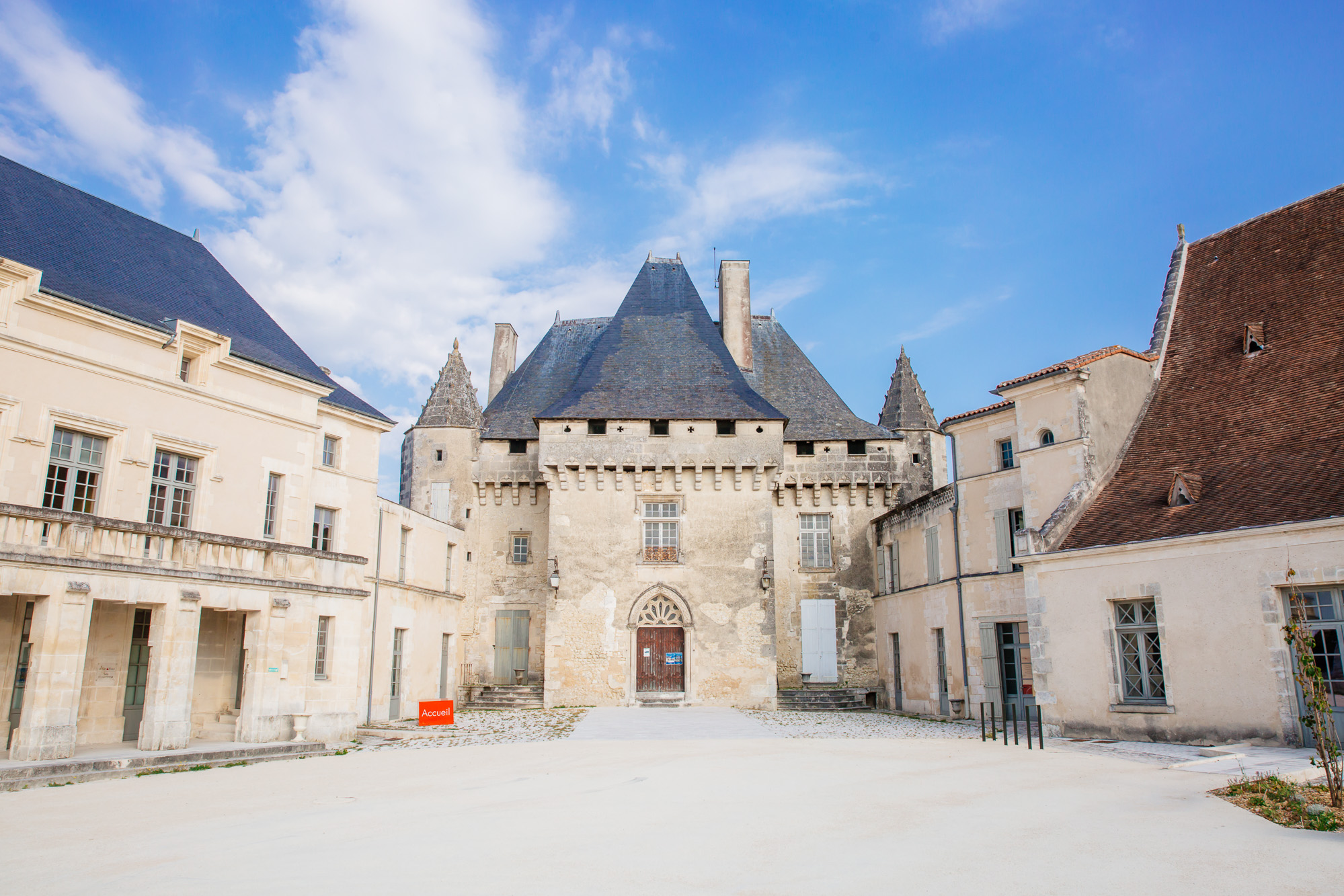 le chateau de Barbezieux-Saint-Hilaire